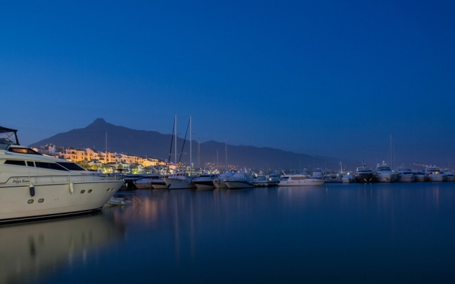 Marbella-nemůže chybět marina, kde najdete kotviště pro vaši jachtu