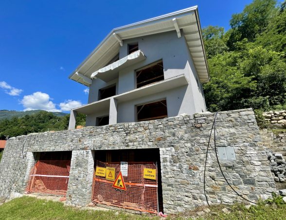 Nová vila s nádherným výhledem na Lago di Como