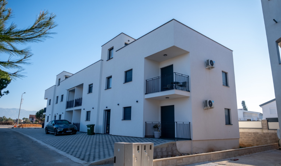 Moderní apartmány jen pár kroků od moře s úžasnou střešní terasou