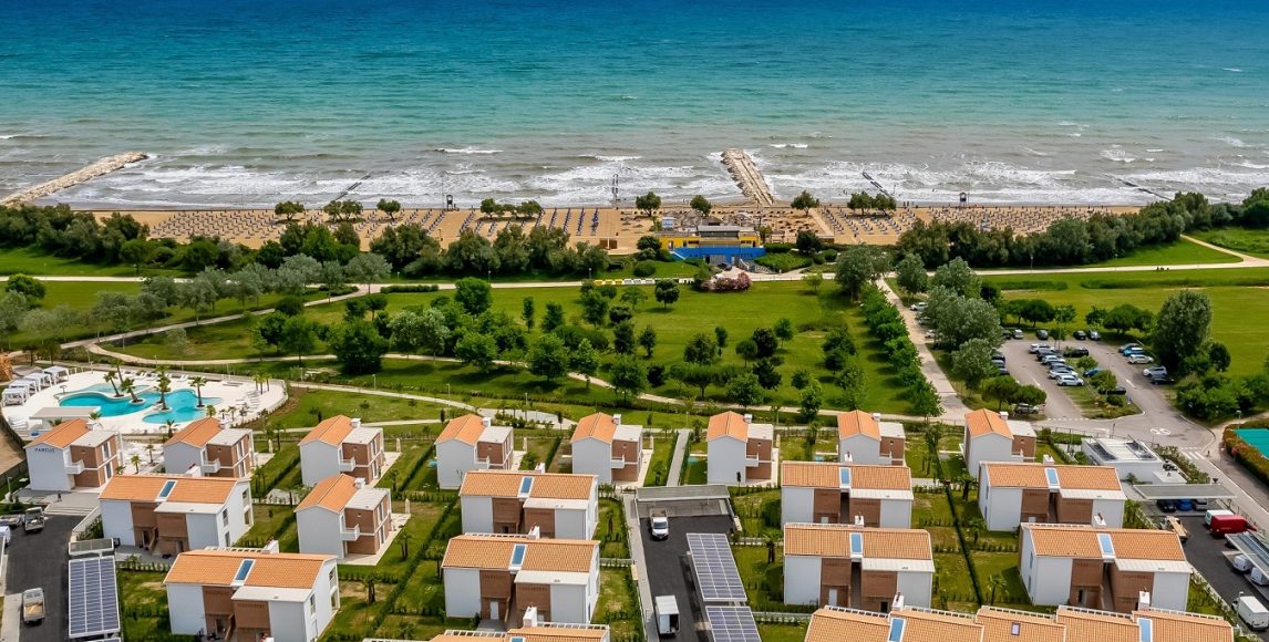 Prémiové apartmány a vily u moře: styl, komfort a výhledy