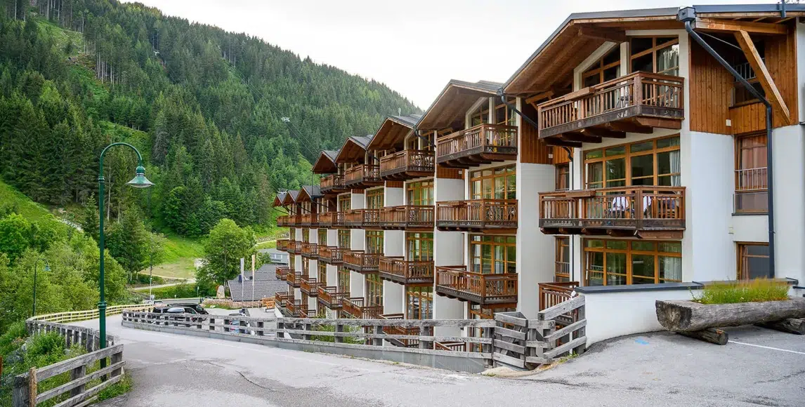 Prosluněný apartmán s balkónem jen 50 metrů od lanovky