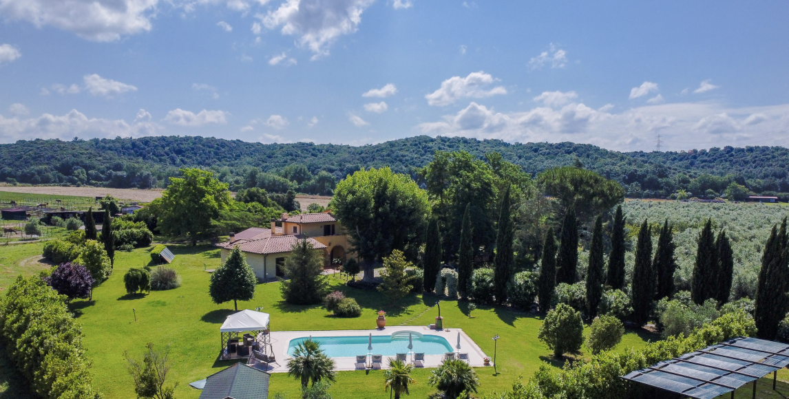 Toskánská usedlost s bazénem a olivovým sadem mezi Follonicou a Massa Marittima