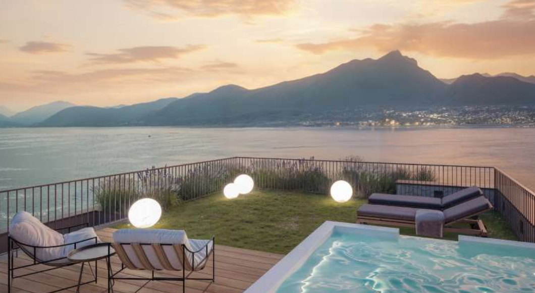 Luxusní vily s bazénem a dechberoucím výhledem na jezero Garda