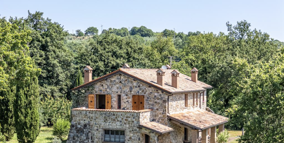 Kouzelná kamenná vila s olivovým hájem a panoramatickým výhledem