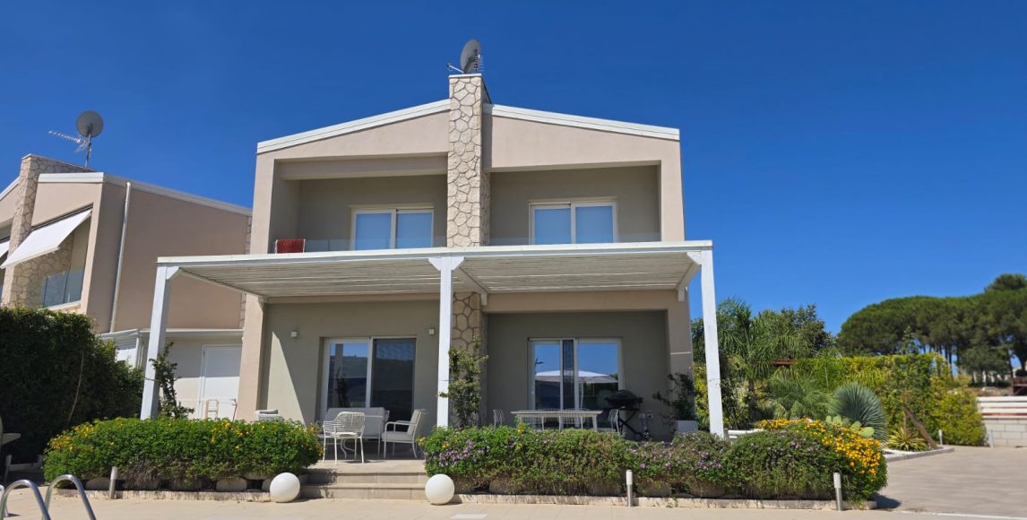 Vila s bazénem a výhledem na moře v exkluzivní lokalitě Tropea