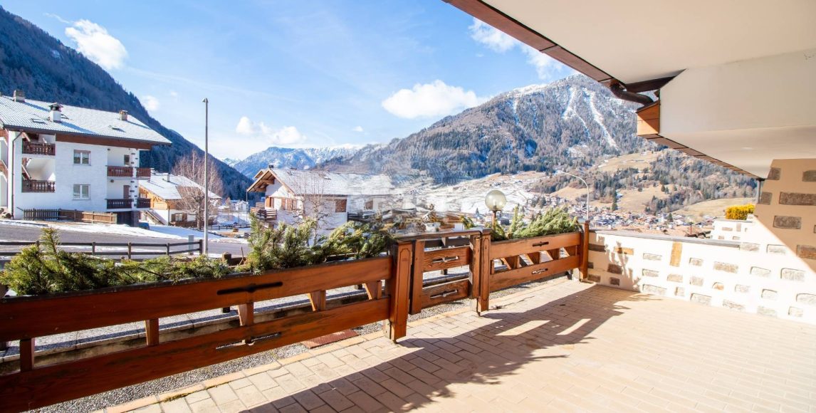 Zařízený apartmán v klidné části Someda s panoramatickou terasou