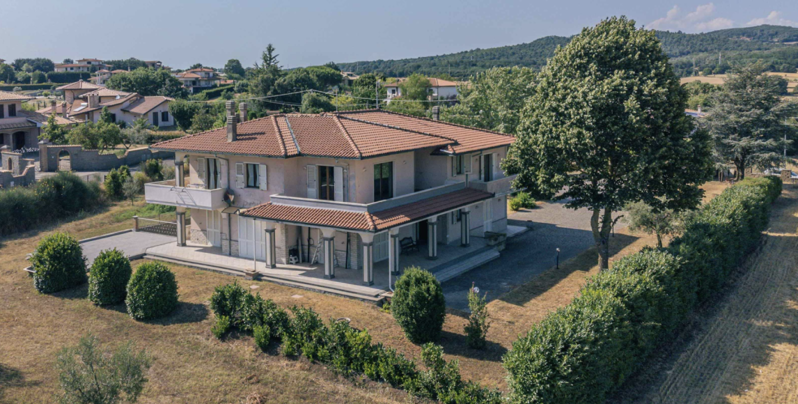 Vila s panoramatickými výhledy mezi jezerem a mořem