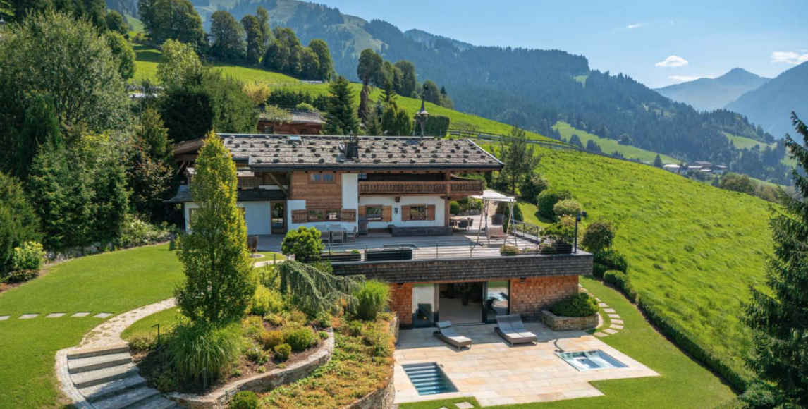 Zweitwohnsitz: Luxusní horský chalet v Kitzbühelu s privátním wellness