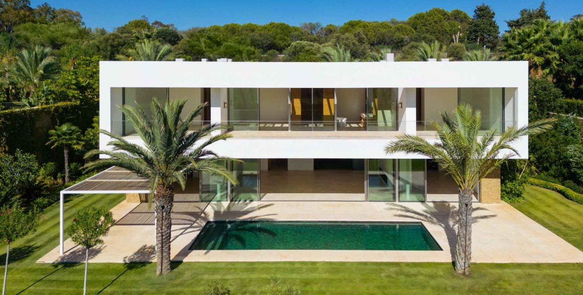 Luxusní vily s 5* servisem v golfovém resortu mezi Marbellou a Sotograndem